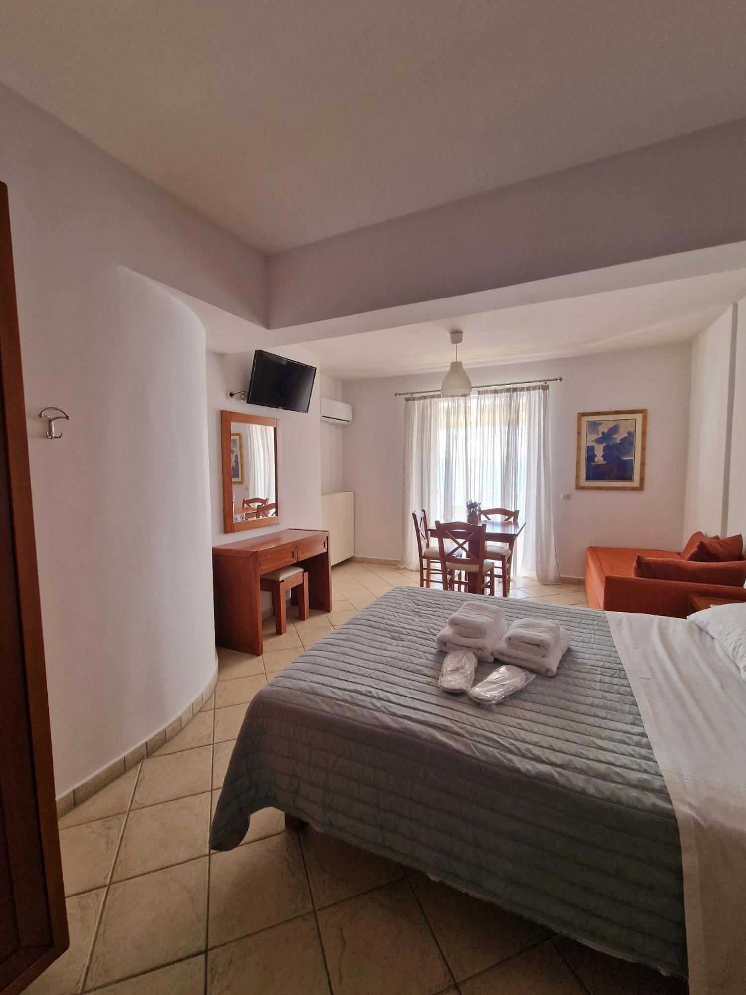 Porto Xronia Aparthotel Khrónia Exterior foto